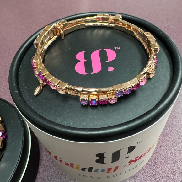 Santa’s Workshop Elves, 2023 Holiday Stack - Picture 3 of 5